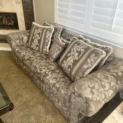 Family Room Set Includes Both Couches And Coffee Table And End Table With Lamp 