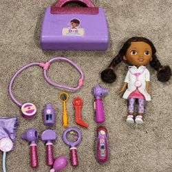 Doc McStuffins doll and doctors bag