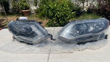 17-20 Nissan Rogue Hedlights assembly