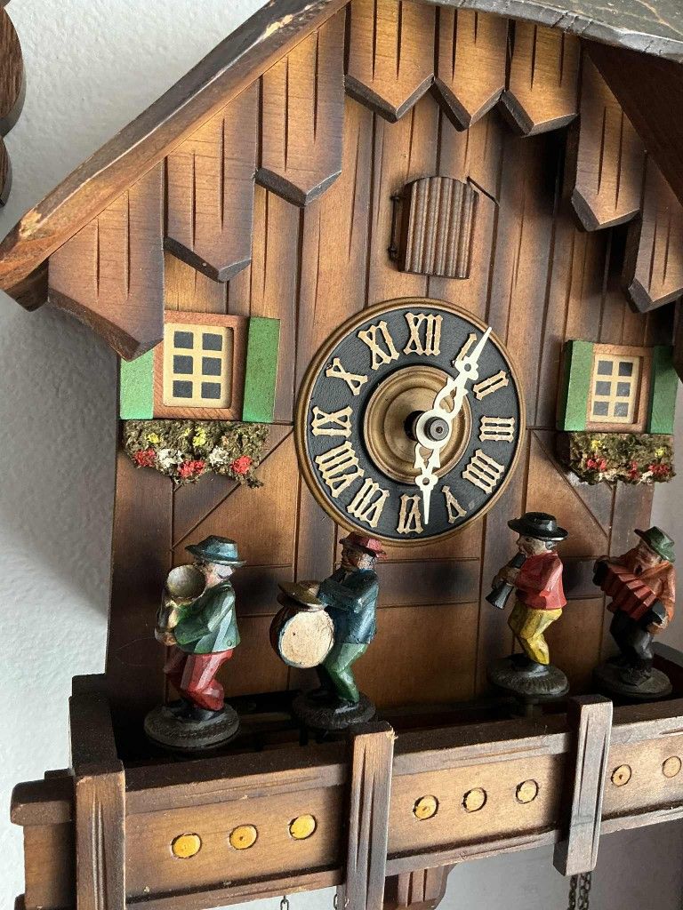 Cuckoo clock for project or repairs - Sell As is 