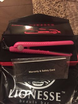 Lionesse 1.25" straightener (Almost new)