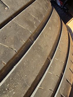 325/30/23 Lamborghini URUS Pirelli Pz4 Tire