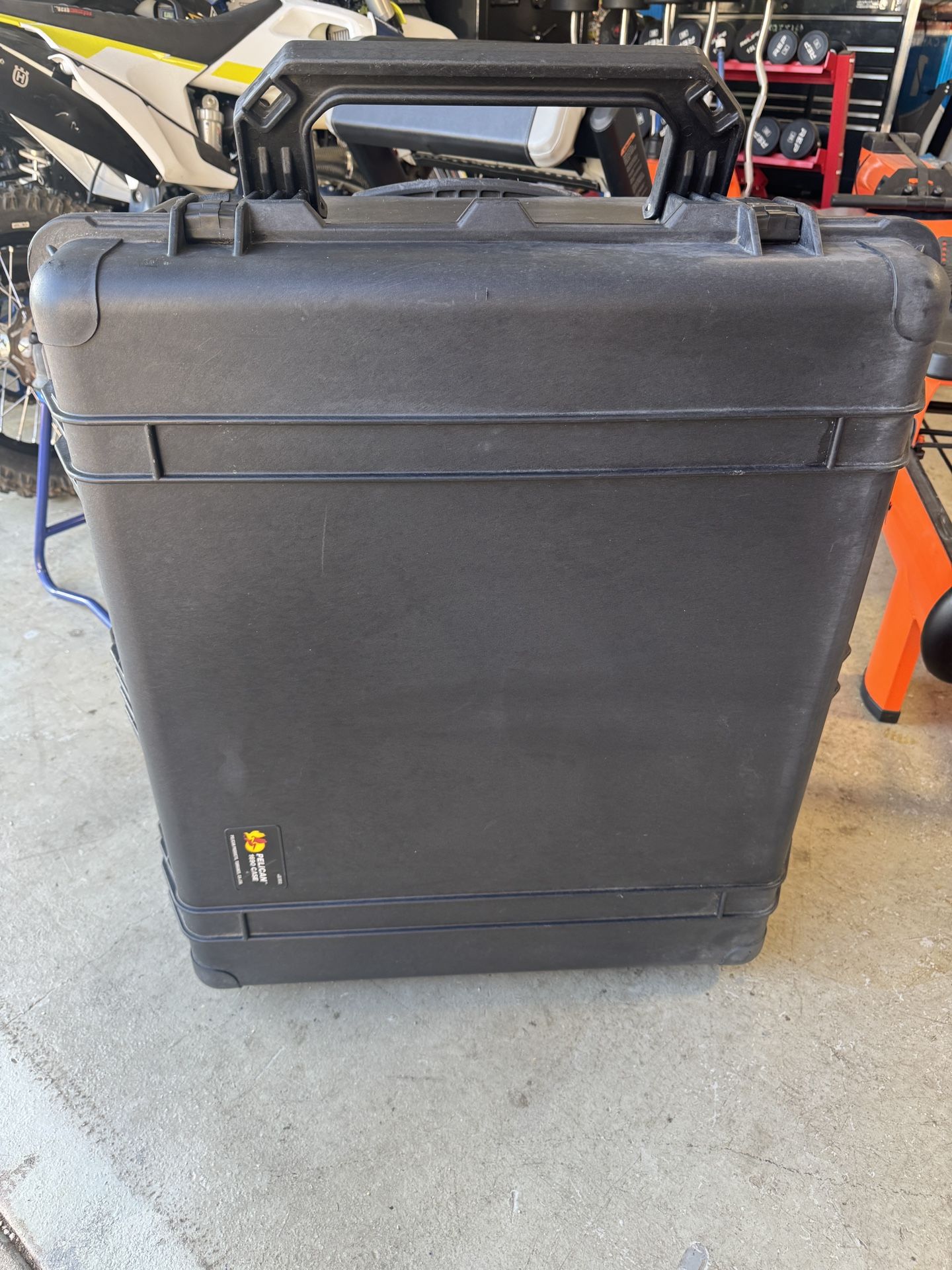 Pelican 1690 Hard Case – Rolling Protective Travel Case