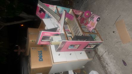 Dollhouse with Pink Car, free items