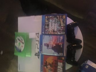 PS4 an two controllers an 4 games