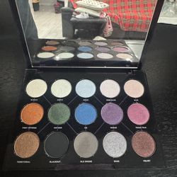 Urban Decay eyeshadow palette