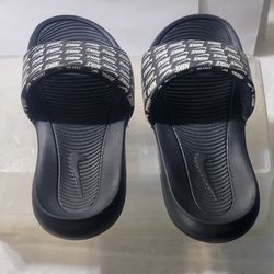 Nike Slides Size 7