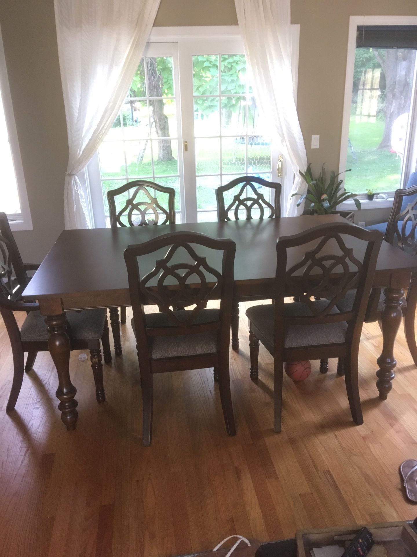 raymour and flanigan dining table