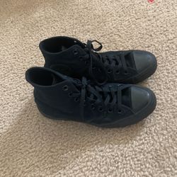 ALL BLACK CONVERSE SIZE 8