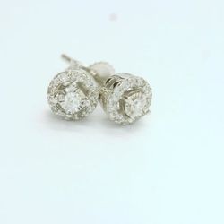 .20cttw  Natural Diamond Stud Earrings