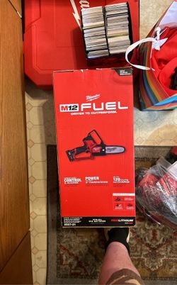 Milwaukee 2527-21 M12 FUEL HATCHET 6" Brushless Full House Chain Pruning Saw Kit