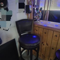 2 bar stools free