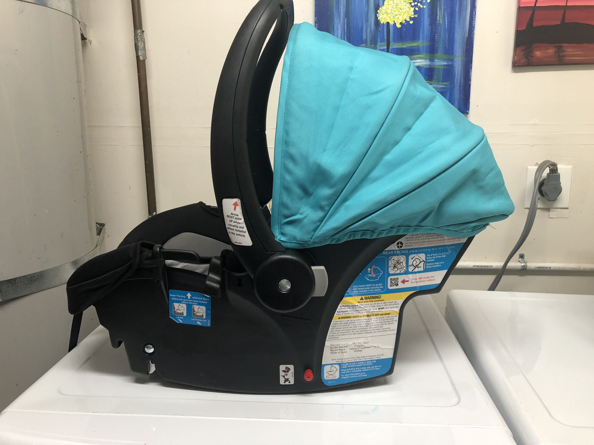 Newborn car seat, 2 bases & baby mirror for car