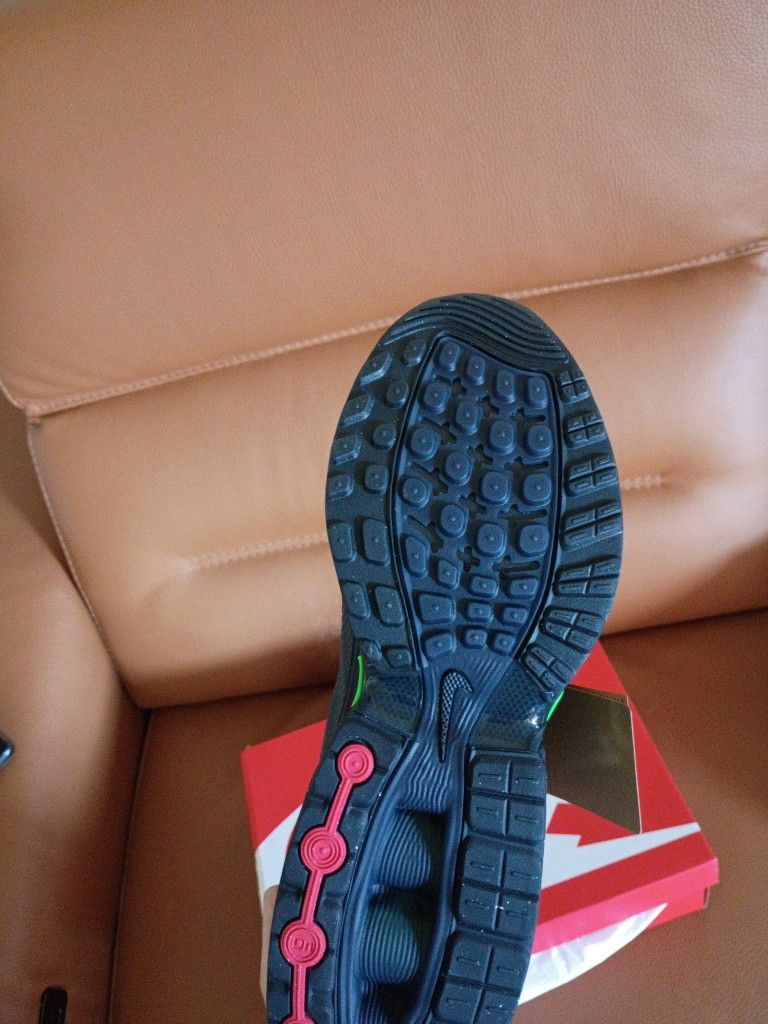 Nike Vapor Maxs Size 12 Brand New