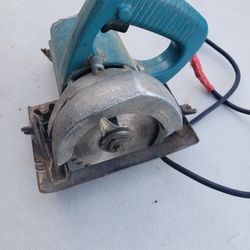 Makita 4 Circular Saw with Metal Cutting Blade