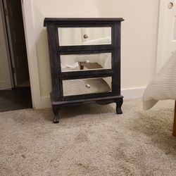 2 Mirrored Nightstands 