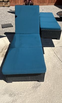Set of 2 Outdoor chaise lounge chairs