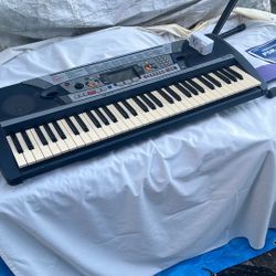 Yamaha 61 Key Portable Keyboard W/Stand