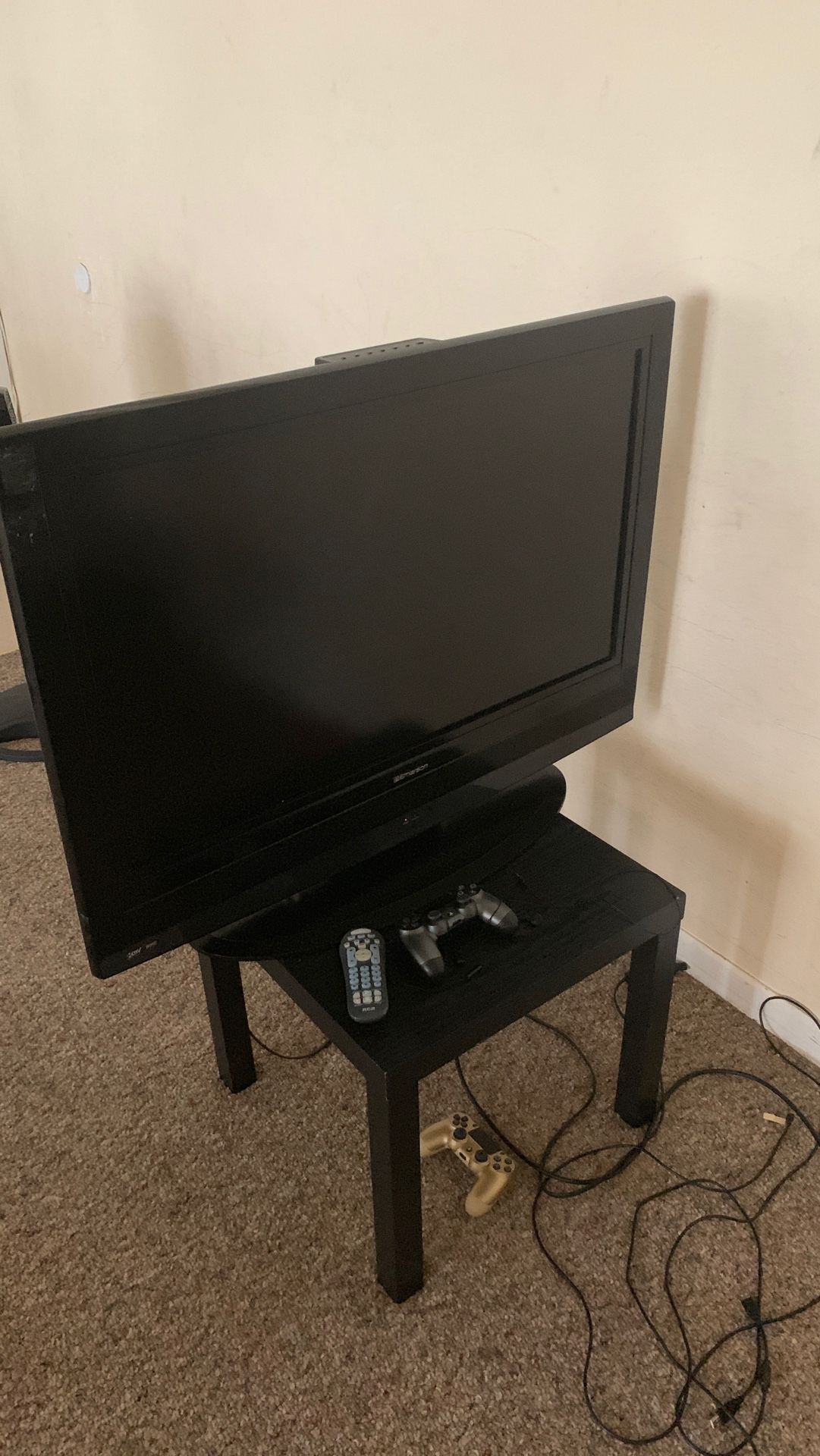 a emerson flat screen don’t no actual size good condition