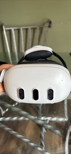 Meta Quest 3 512GB VR Headset + Accessories (Case + Head Strap) – Works Great