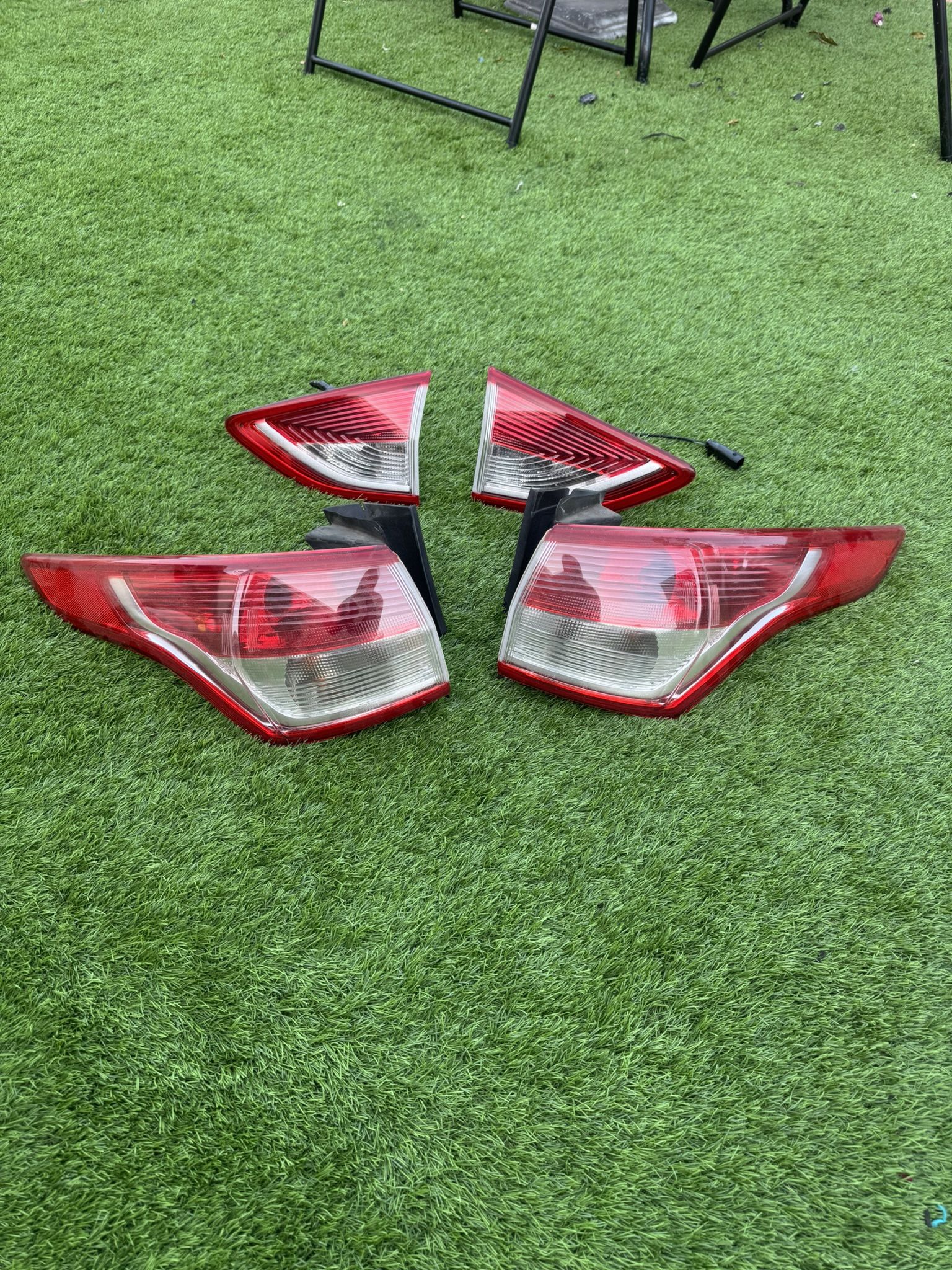 2013-2016 Ford Escape - Driver and Passenger Side, Inner and Outer Halogen Tail Light, With bulbs