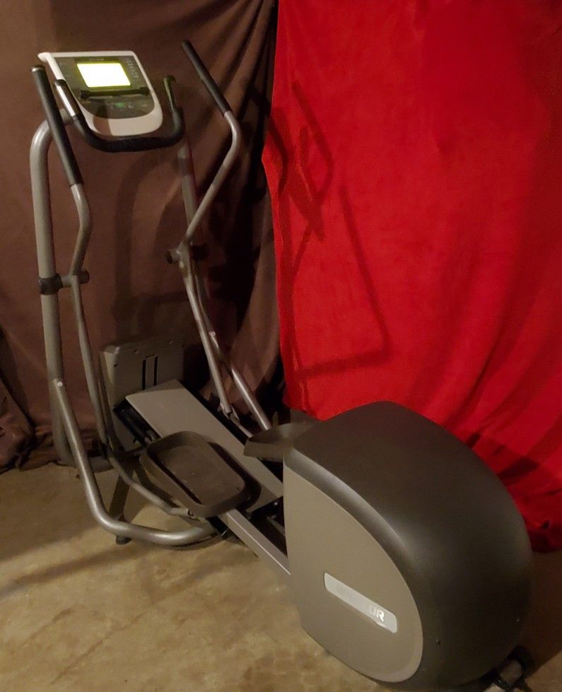 $200!! Precor EFX 5.25 Elliptical Trainer