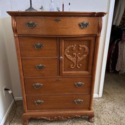 Lexington Vintage wardrobe 