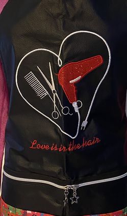 Cute Leather Apron Love Is In The Hair/ Mandil De Piel Bordado