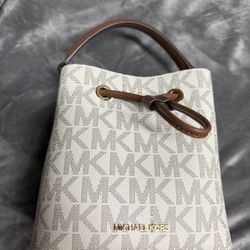Michael Kors Bucket Bag