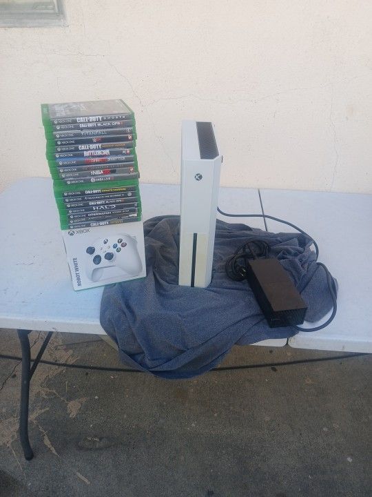 Xbox One 18 Games 1 Remote New