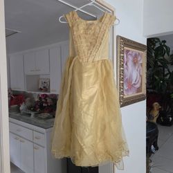 Disney Store Belle Princess Dress, Size 9/10. Girls yellow tulle ballgown with gold glitter embroidery. Perfect for Halloween, costume parties, birthd