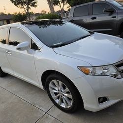2015 Toyota Venza XLE
 4 cylinder clean tile