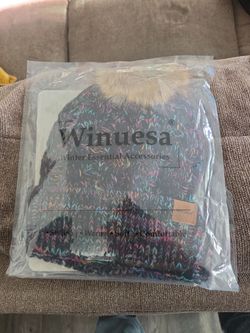 Winuesa Knit Beanie with Faux Fur Pom