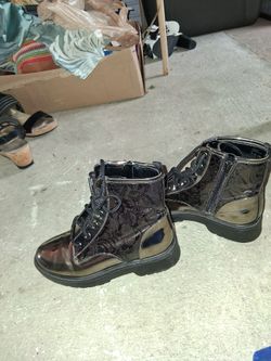 Steve Madden Size 2 Boots