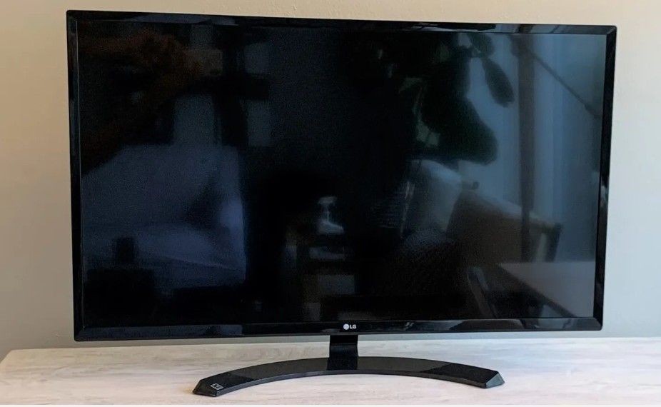 LG 32" Wide-screen LED Monitor