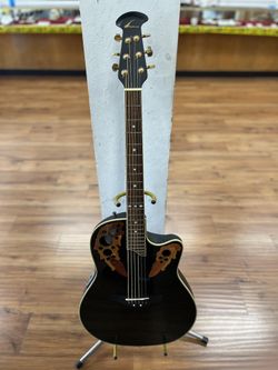 OVATION CS 257 GUITAR, GOOD CONDITION WITH HARD CASE