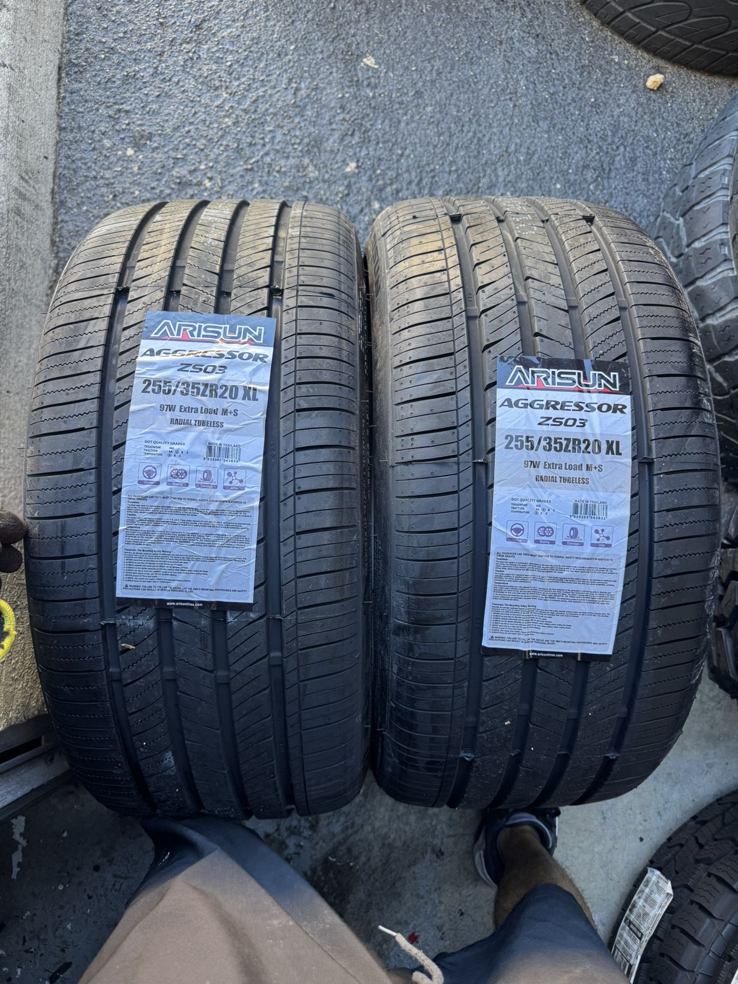 Arisun 255 35 R20