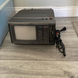 Emerson 5.5” Portable Color Television FM AM AC/DC w/ power cord