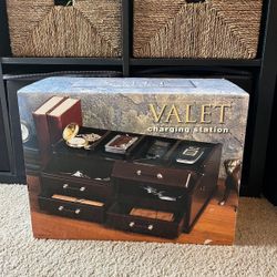 🔻Price Just Dropped! VALET  charging station(New) 16" X 5" X 11.5"(Pick up🛒 In Bellevue)*Check out my Other Posts 🎁