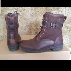 Ugg womens  Boots Size  7  .  8