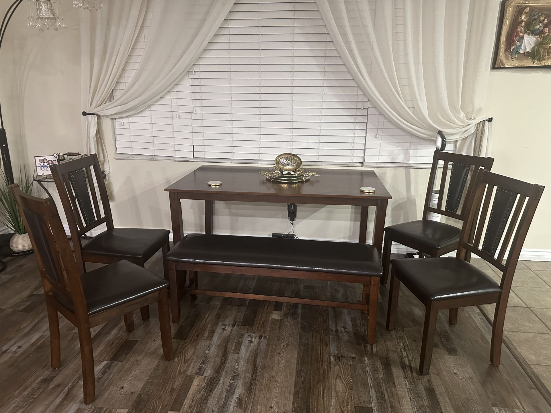 Table With 4 Chairs