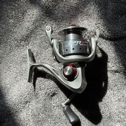 QUANTUM OPTIC SPINNING REEL