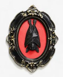 3D Gothic Bat Statue Hanging Wall Art Ornate Frame 4.5”x3.6” Small Cute Halloween Horror NEW (FIRM)