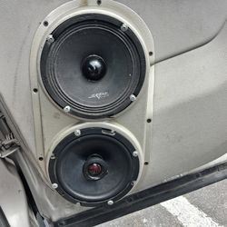 Rear door speaker pods