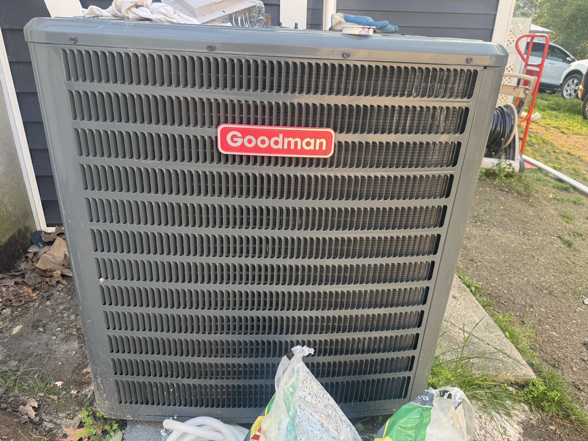 1 Year Old GoodMan 4 Tons Heat Pump / AC Unit Comes With Air Handler