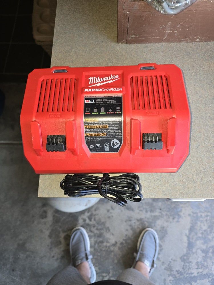 Milwaukee M18 Dual Rapid Charger