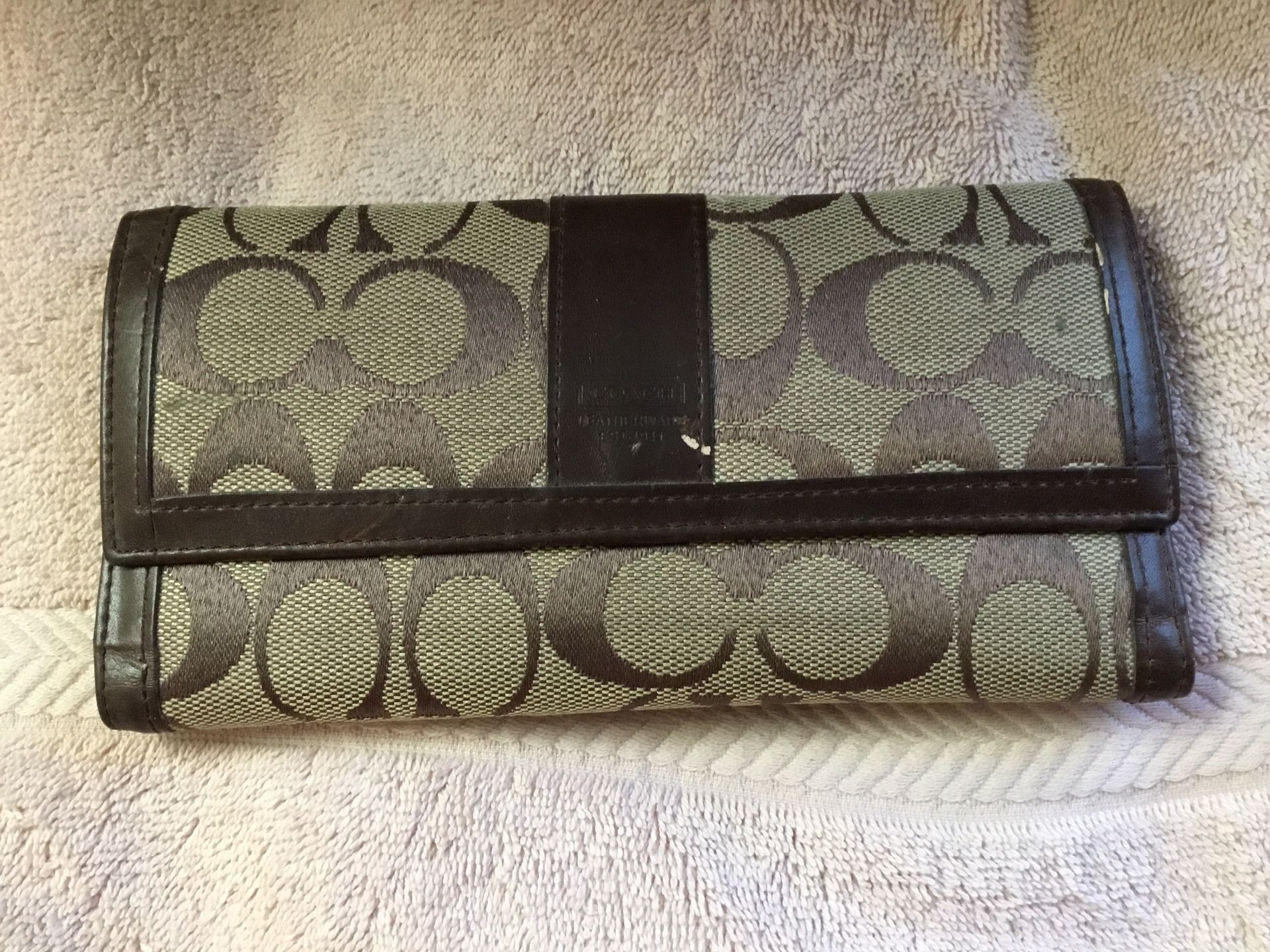 Coach Wallet - Unused - Traditional Coach Pattern