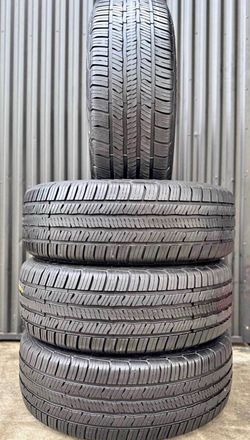Set 225/55-18 Goodyear con el 80% de vida