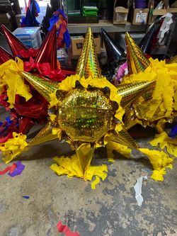 Plain yellow / gold star bola piñata