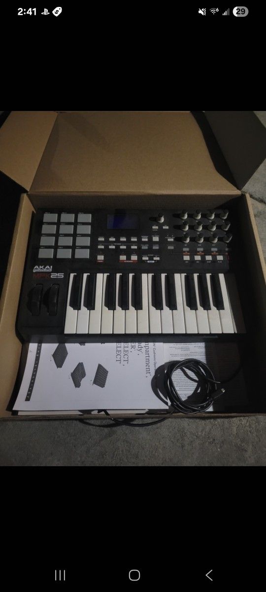 AKAI Professional MPK25 USB/MIDI Keyboard 